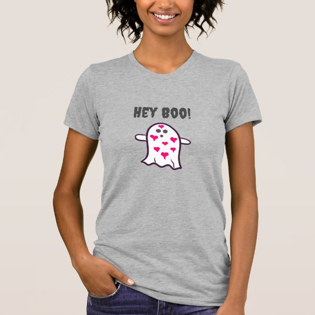 Camiseta ¡Hey Boo! Fantasma cubierta en el corazón (Anverso)