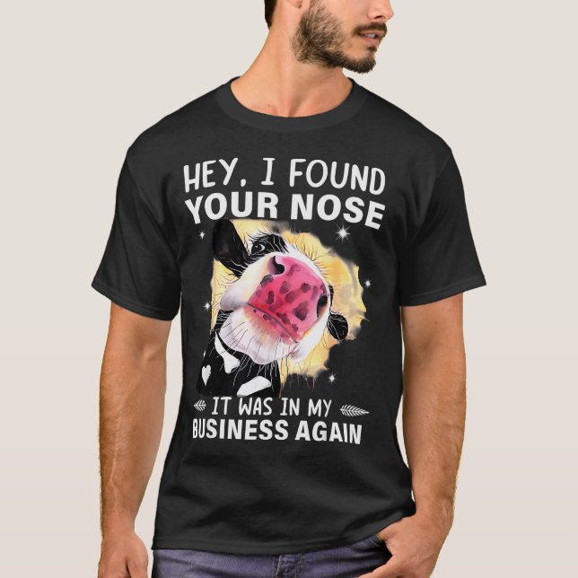 Camiseta Hey I Found Your Nose It Was In My Business Again  (Anverso)