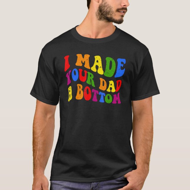 Camiseta Hice De Tu Papá Un Chiste De Humor Adulto De Fondo (Anverso)