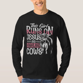 Camiseta Highland Cattle This Girl Runs On Jesus And Highla