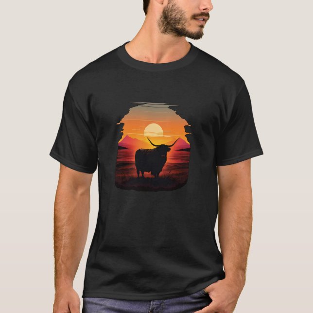 Camiseta Highland Cow Scottish Cattle Sunset (Anverso)