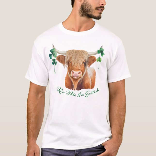 Camiseta Highland Cow St Patrick's Day me besa soy escocesa (Anverso)