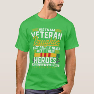 Camiseta Hija de veterano de Vietnam La mayoría de las pers