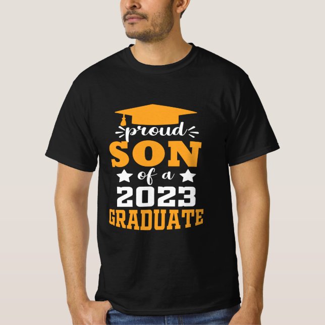 Camiseta Hijo orgulloso de una clase de 2023 Graduado de es (Anverso)