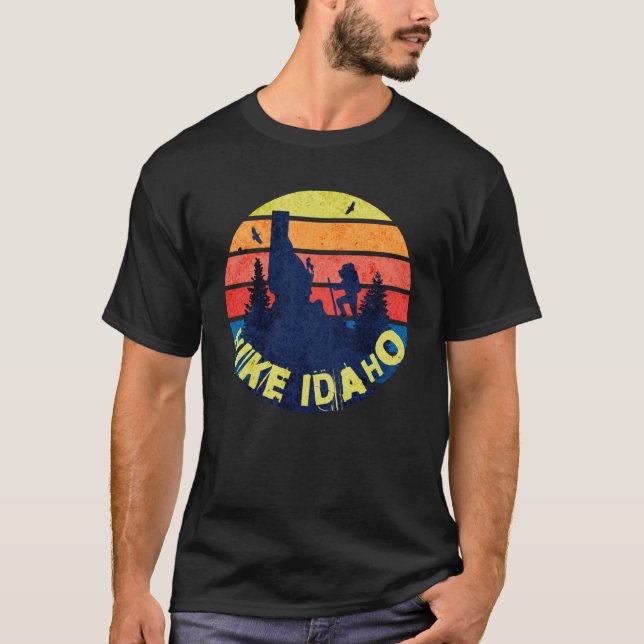 Camiseta Hiker Gear Hike Idaho Con Un Grupo Retro De Atarde (Anverso)