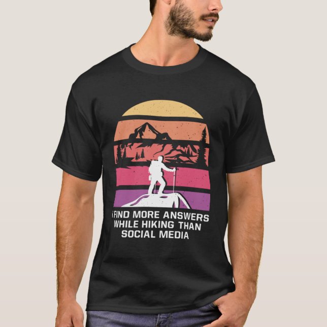 Camiseta Hiking than Social Media Introvert Hiker Antisocia (Anverso)