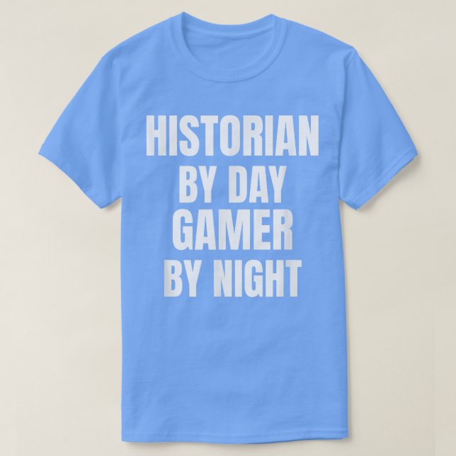 Camiseta Historiador Por Día Gamer Por Noche (Diseño del anverso)