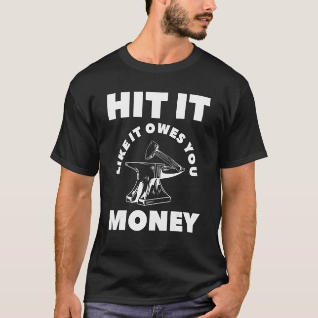 Camiseta Hit It Like It Owes You Money Farrier Blacksmith (Anverso)