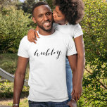Camiseta Hobby Moderno Script Negro Blanco Mens<br><div class="desc">Camiseta "hubby" simple y sutil en un guión negro de moda. Compra nuestra camiseta "Wifey" correspondiente.</div>