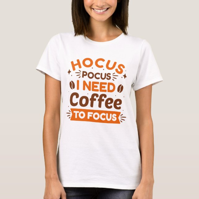 Camiseta Hocus Pocus Necesito Café Para Enfocarme (Anverso)