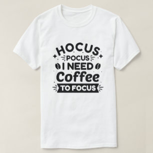 Camiseta Hocus Pocus Necesito Café Para Enfocarme