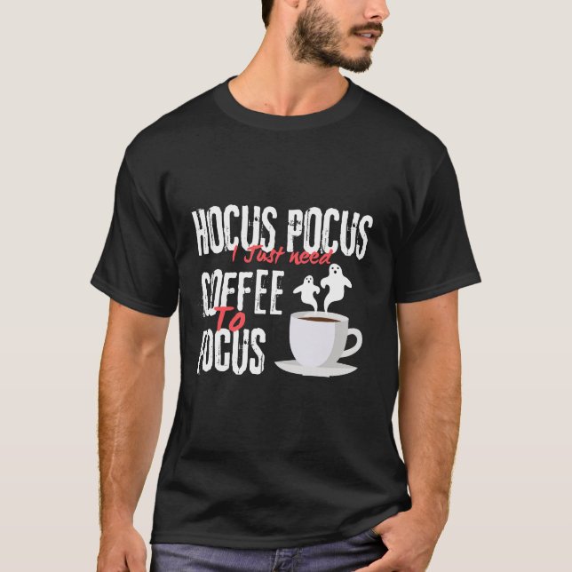 Camiseta Hocus Pocus Solo necesito café para enfocar fantas (Anverso)