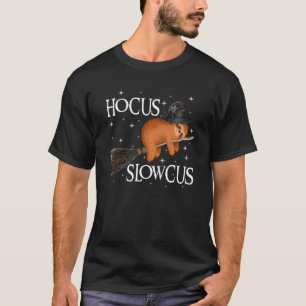 Camiseta Hocus Slowcus Witch Sloth en el hallow