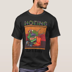 Camiseta Hoeing Ain't Easy Gardening Vintage Idea