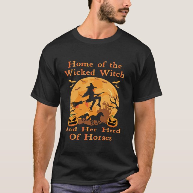 Camiseta Hogar De La Bruja Malvada Y Su Manada De Caballos  (Anverso)