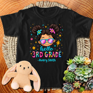 Camiseta Hola, Chica de peluche de tercer grado vuelve a la