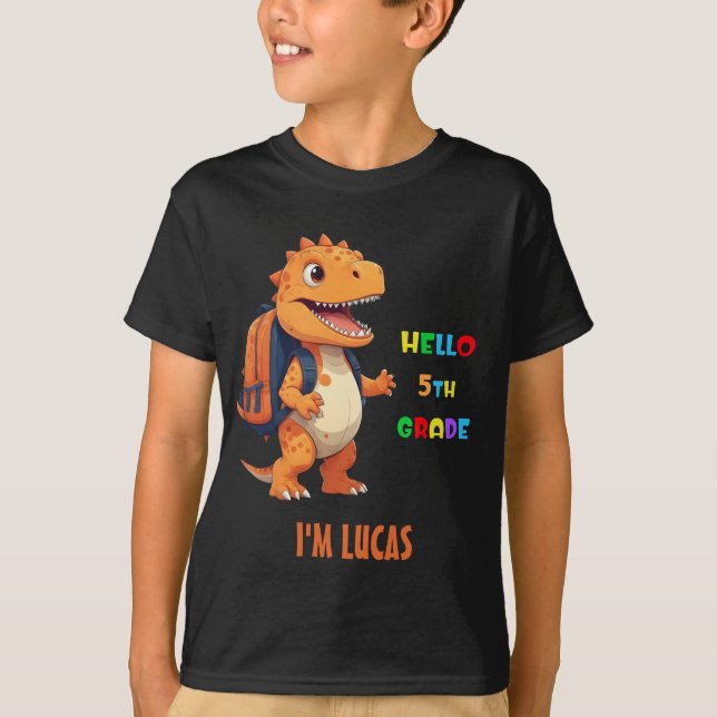 Camiseta Hola Dinosaurio de quinto grado con nombre de vuel (Anverso)