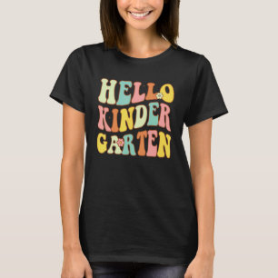 Camiseta Hola Kindergarten Groovy Primer Día de Escuela Mae
