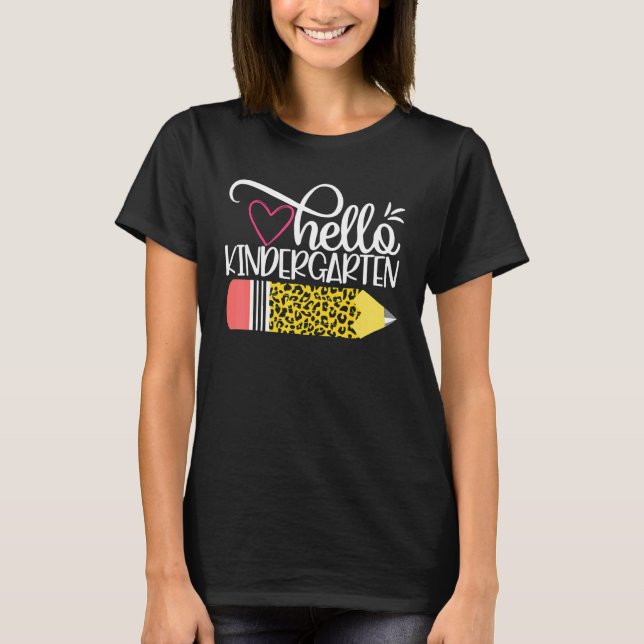 Camiseta Hola Kindergarten Leopardo Lápiz Rosa De Vuelta A  (Anverso)