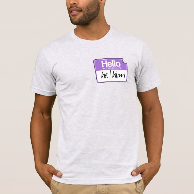 Camiseta Hola, mis pronombres son: Él Le/Lim (Anverso)