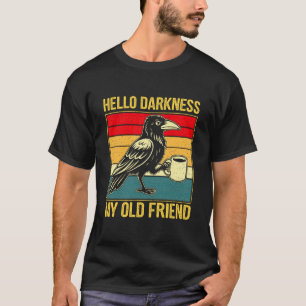 Camiseta Hola oscuridad mi viejo amigo Meme Cuervo bebiendo
