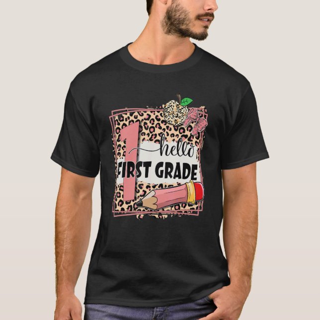 Camiseta Hola primer grado Lápiz rosa Leopardo Apple Back T (Anverso)