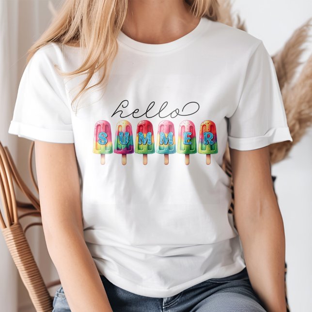 Camiseta "Hola verano" colorido helado pop (Young blond woman wearing a "Hello Summer" Colorful Ice Cream Pop T-Shirt.)