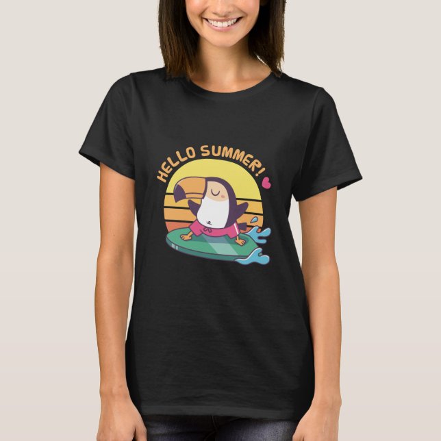 Camiseta Hola Verano, Tucán en Tabla de Surf (Anverso)