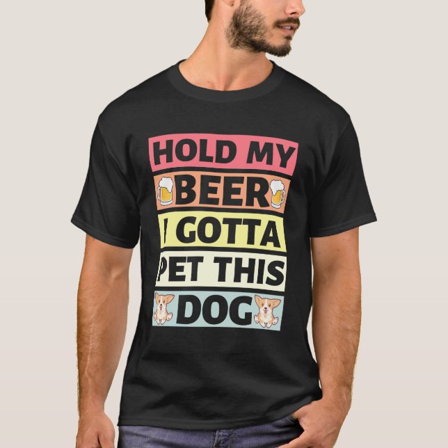 Camiseta Hold My Beer I Gotta Pet This Dog -  (Anverso)