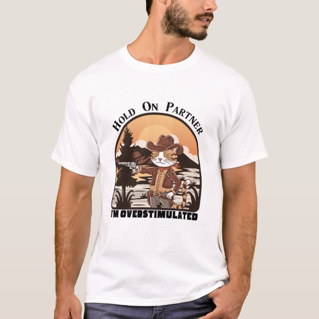 Camiseta Hold On Partner, I’m overstimulated - cowboy cat (Anverso)