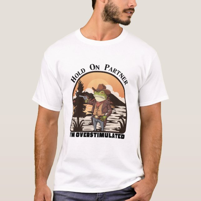 Camiseta Hold On Partner, I’m overstimulated - cowboy frog (Anverso)