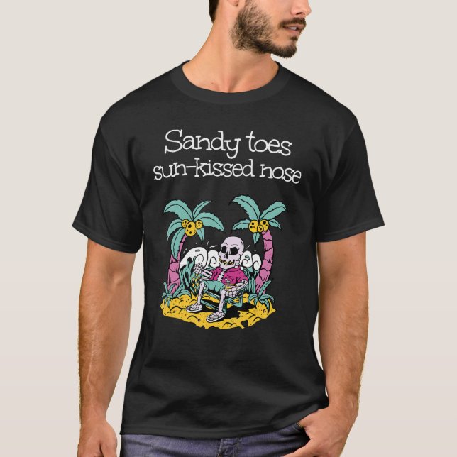 Camiseta Holiday summertime with sandy toes and sun kissed  (Anverso)