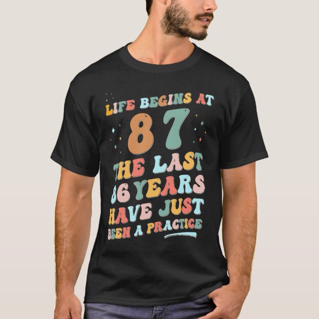 Camiseta Hombre de 87 años Mujer 2023 La vida en Groovy com (Anverso)