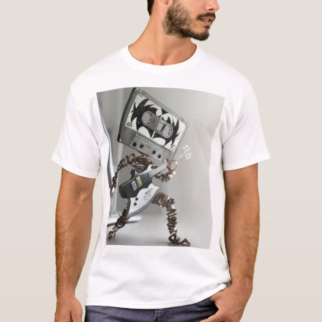 Camiseta Hombre de cassette tocando la guitarra. (Anverso)