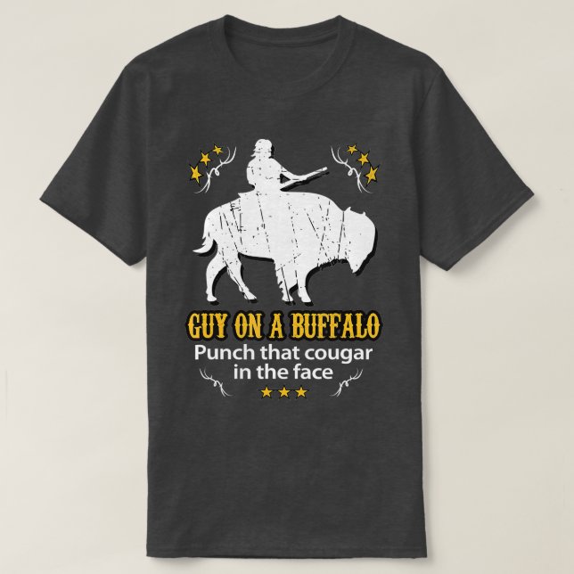 Camiseta Hombre en un búfalo... ...golpear a ese Cougar en  (Diseño del anverso)
