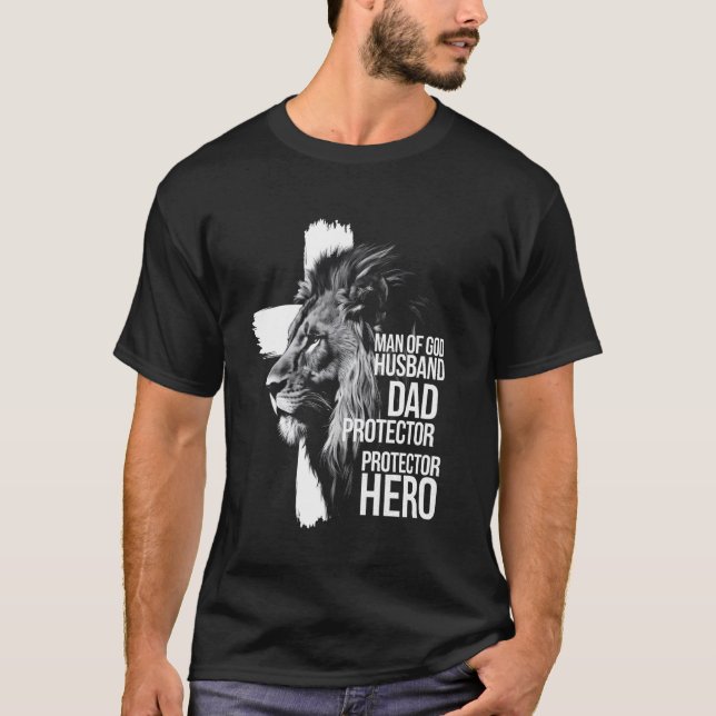Camiseta Hombre León Dios Esposo Padre Protector Héroe Cris (Anverso)