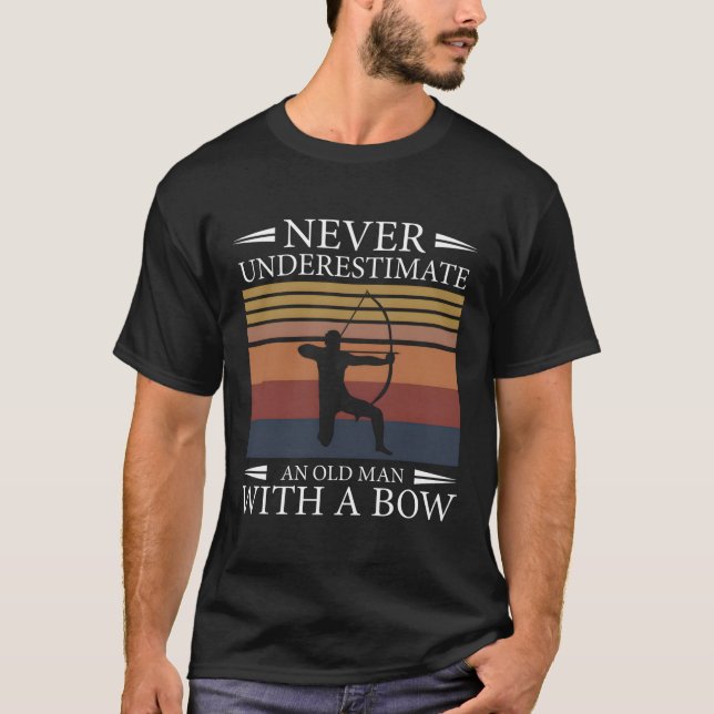 Camiseta Hombre Mayor Con Arco De Bow Y Cazador De Flecha (Anverso)