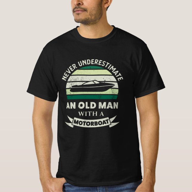 Camiseta Hombre mayor con un divertido regalo de barco a mo (Anverso)
