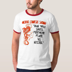 Camiseta Hombre que huele el fuego artificial