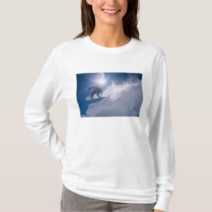 Camiseta Hombre saltando desde una gran cornisa en una snow