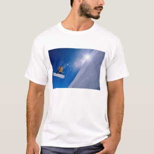 Camiseta Hombre volando por el aire en una snowboard con