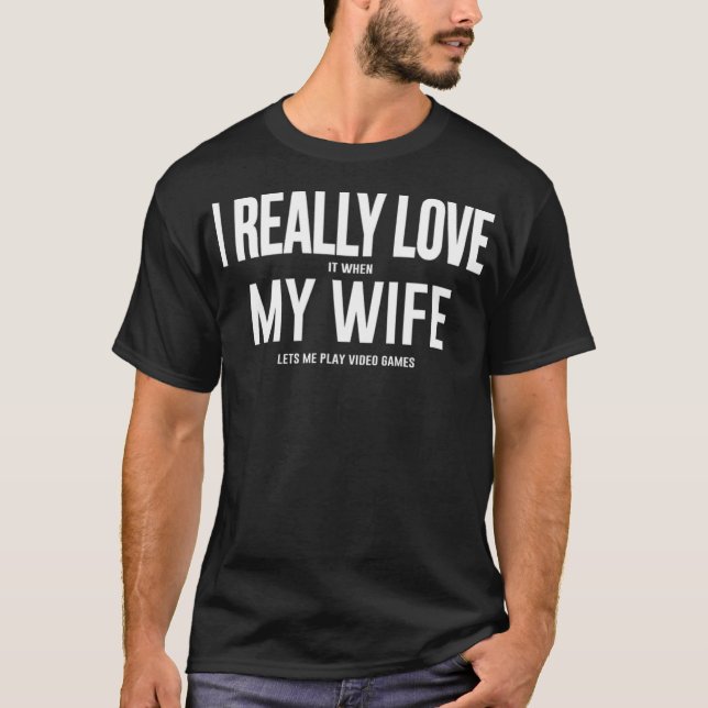 Camiseta Hombres a los que me encanta cuando mi mujer me de (Anverso)