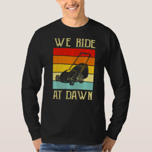 Camiseta Hombres A Los Que Viajamos En El Césped De La Made