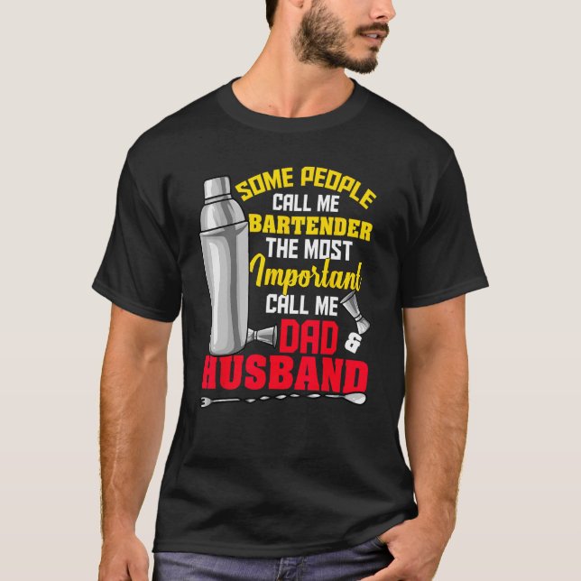 Camiseta Hombres Algunos Me Llaman Bartender El Más Importa (Anverso)
