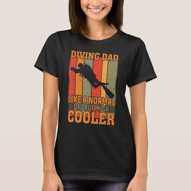 Camiseta Hombres buceando papá como un papá normal pero muc (Anverso)