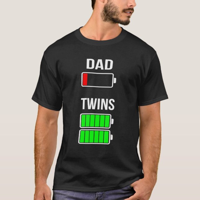 Camiseta Hombres Cansados Papá Gemelos De Batería Bajas Gen (Anverso)