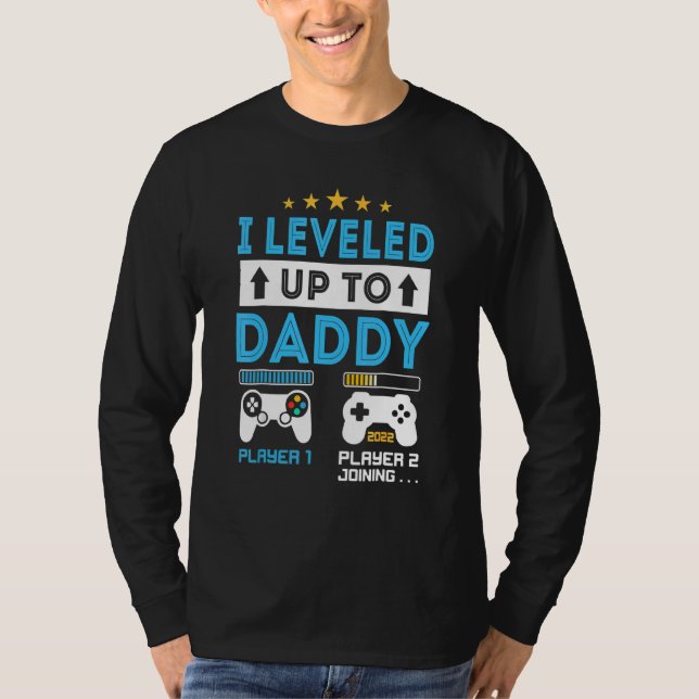 Camiseta Hombres Con Los Que Me Levanté A Papi 2022 Pronto  (Anverso)