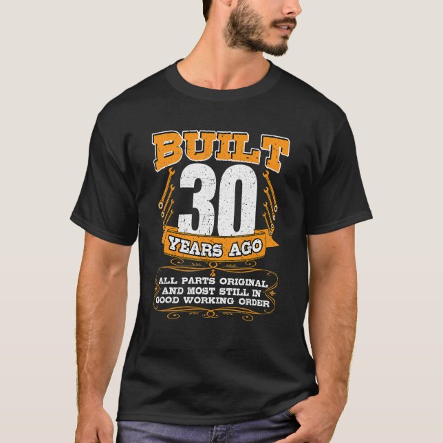 Camiseta Hombres Construyeron 30 Años Todas Las Piezas Orig (Anverso)