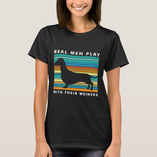 Camiseta Hombres De Verdad Juegan Con Weiners. (Anverso)