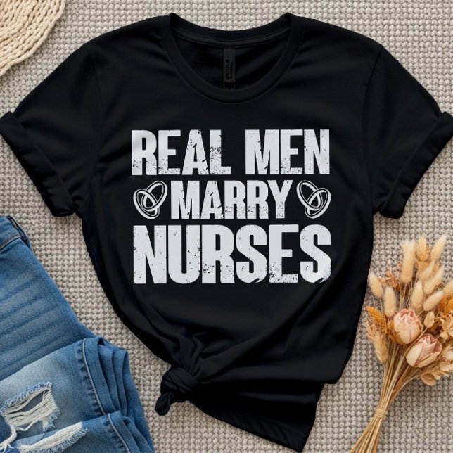 Camiseta Hombres de verdad se casan con enfermeras pediátri (Subido por el creador)